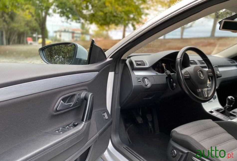 2014' Volkswagen Passat photo #1