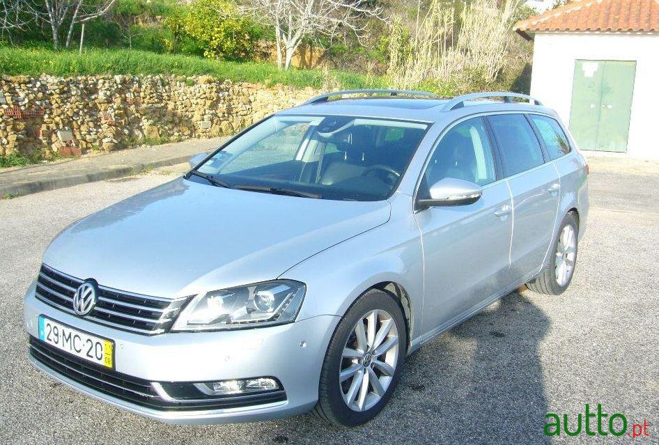 2011' Volkswagen Passat Variant photo #1