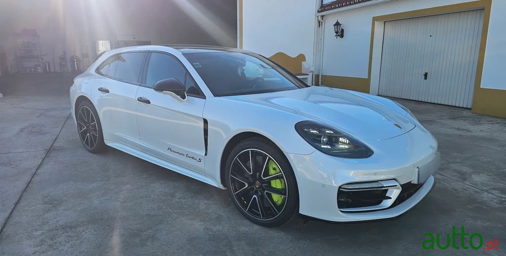 2017' Porsche Panamera Sport Turismo photo #2