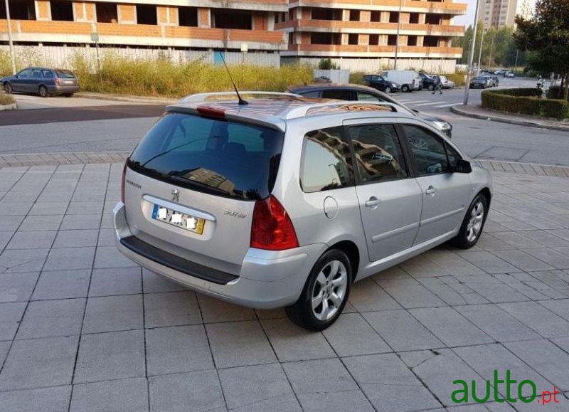 2005' Peugeot 307 Sw photo #2