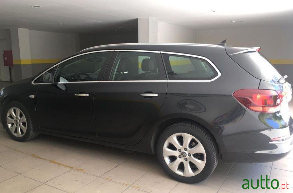 2013' Opel Astra Sports Tourer photo #6