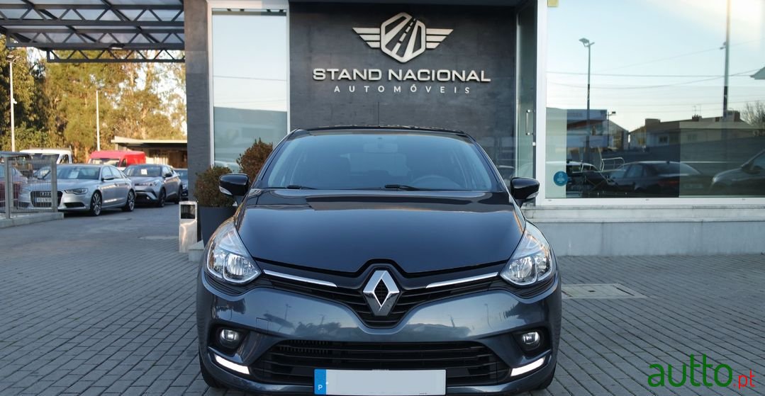 2019' Renault Clio photo #2