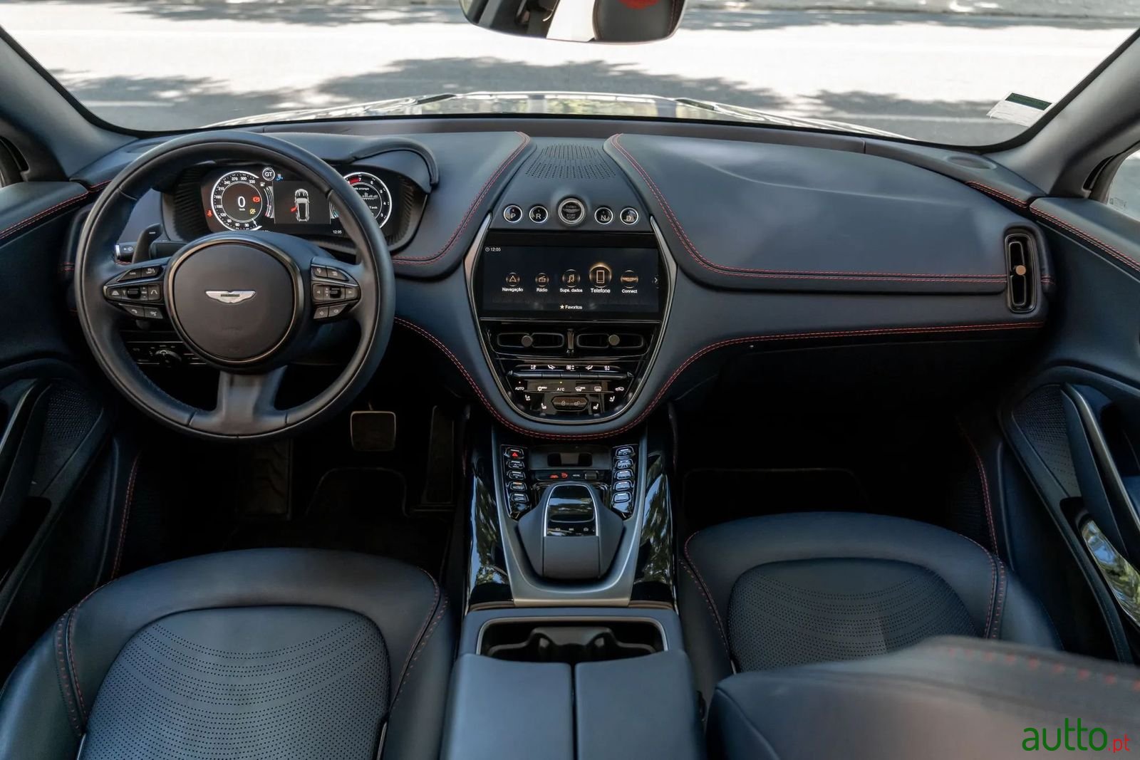 2022' Aston Martin DBX photo #5