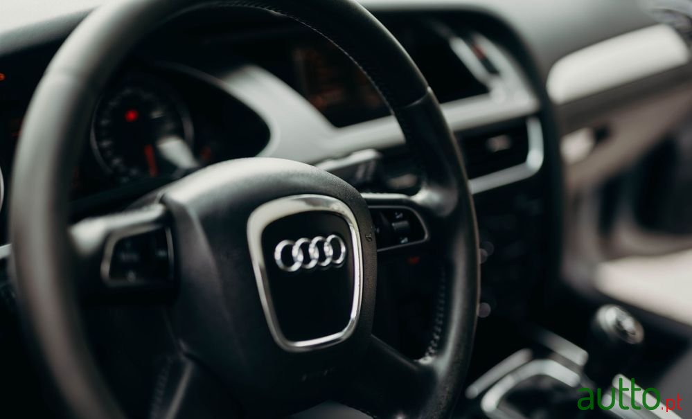 2010' Audi A4 Avant photo #4