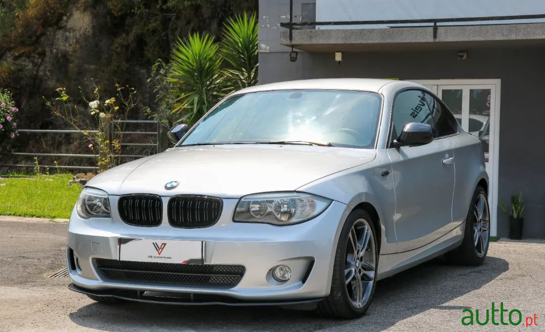 2011' BMW 118 photo #1