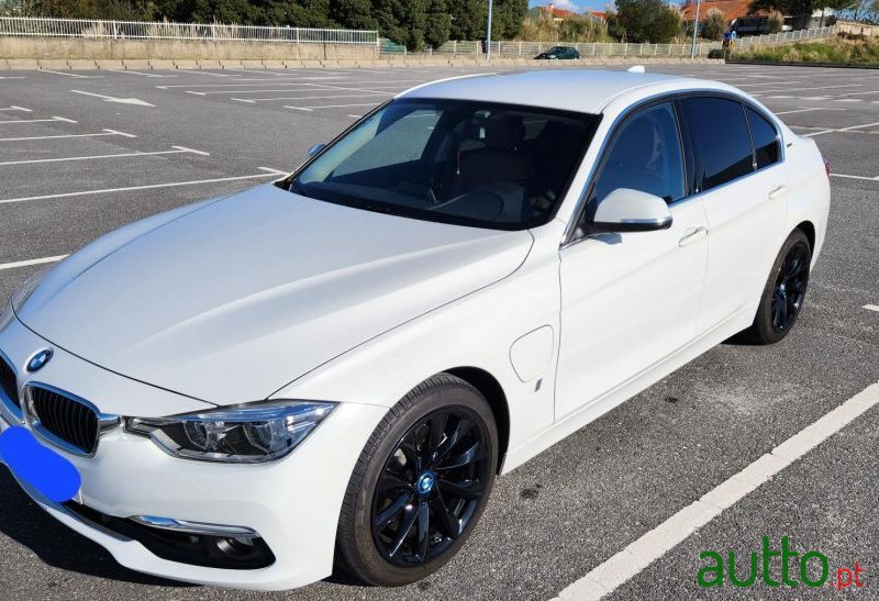 2017' BMW 330 photo #1