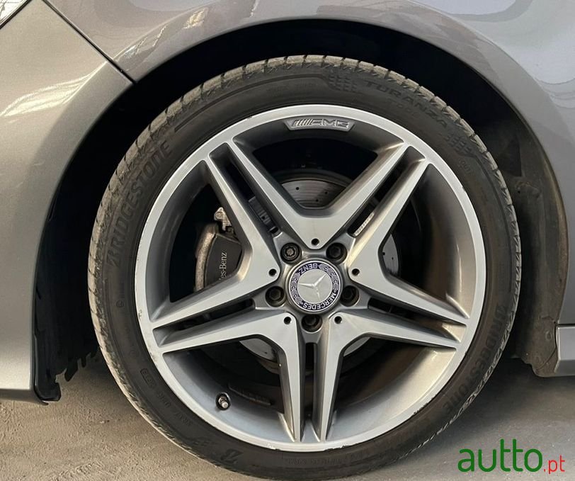 2016' Mercedes-Benz Cla-180 photo #2