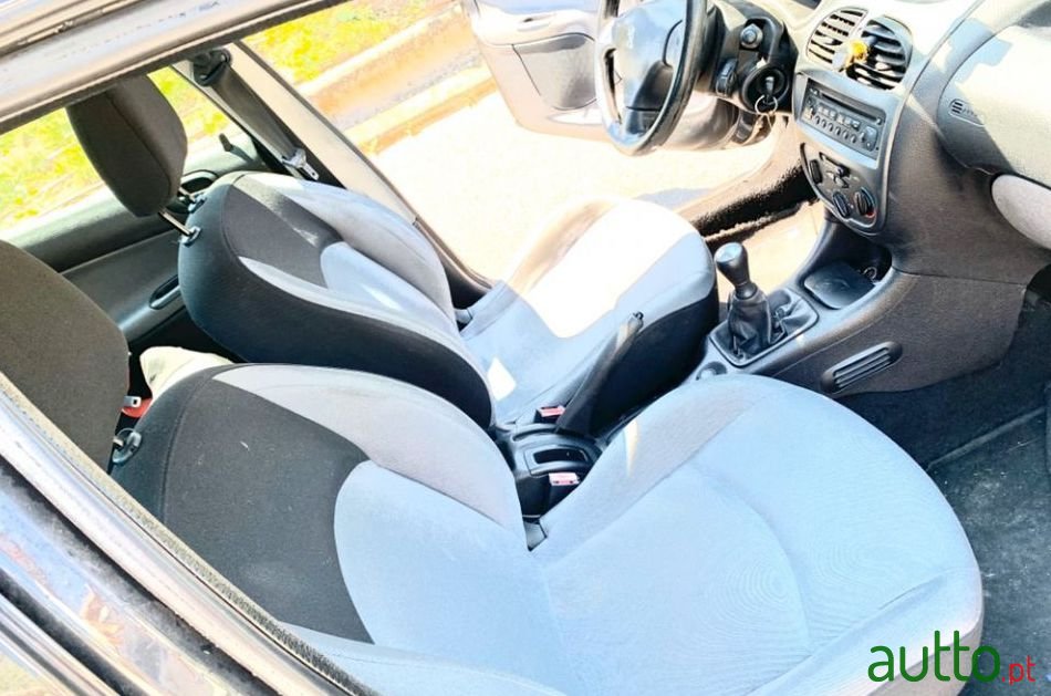 2004' Peugeot 206 Hdi Look photo #2