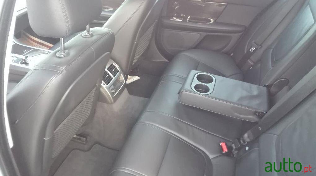 2014' Jaguar XF 2.2 D Premium Luxury photo #2