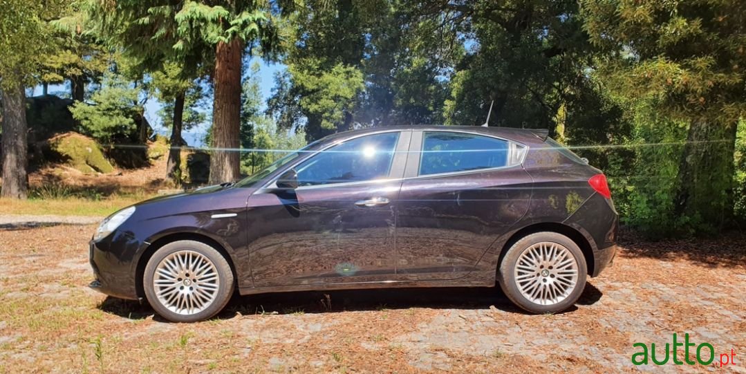 2014' Alfa Romeo Giulietta photo #3