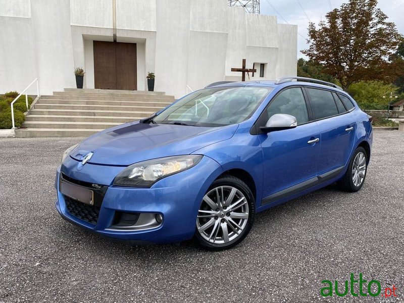 2010' Renault Megane Sport Tourer photo #1