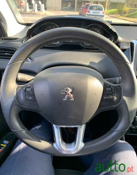 2015' Peugeot 208 photo #6