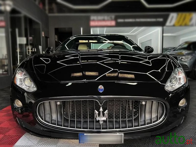 2009' Maserati GranTurismo photo #2