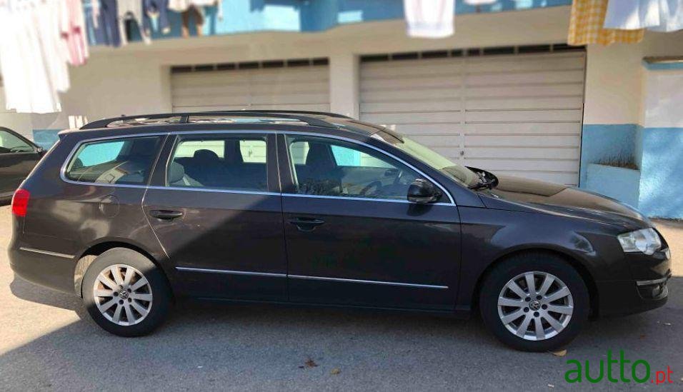 2007' Volkswagen Passat Variant photo #2