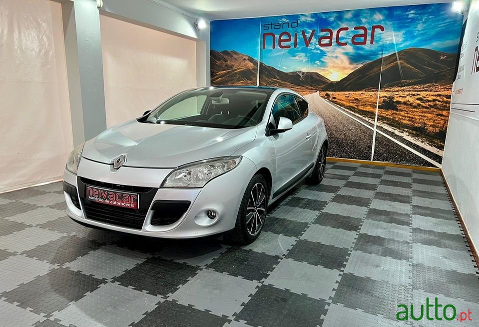 2009' Renault Megane photo #5