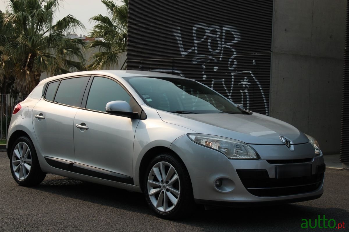 2010' Renault Megane photo #3