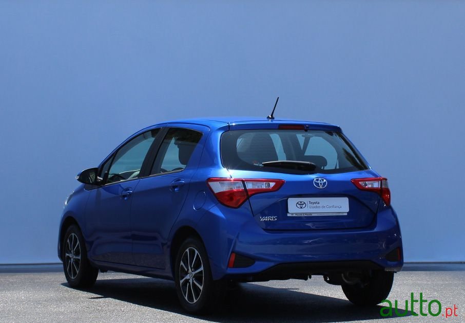 2020' Toyota Yaris photo #2
