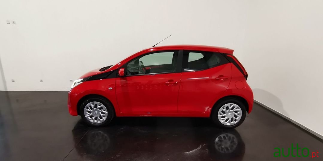 2021' Toyota Aygo photo #3