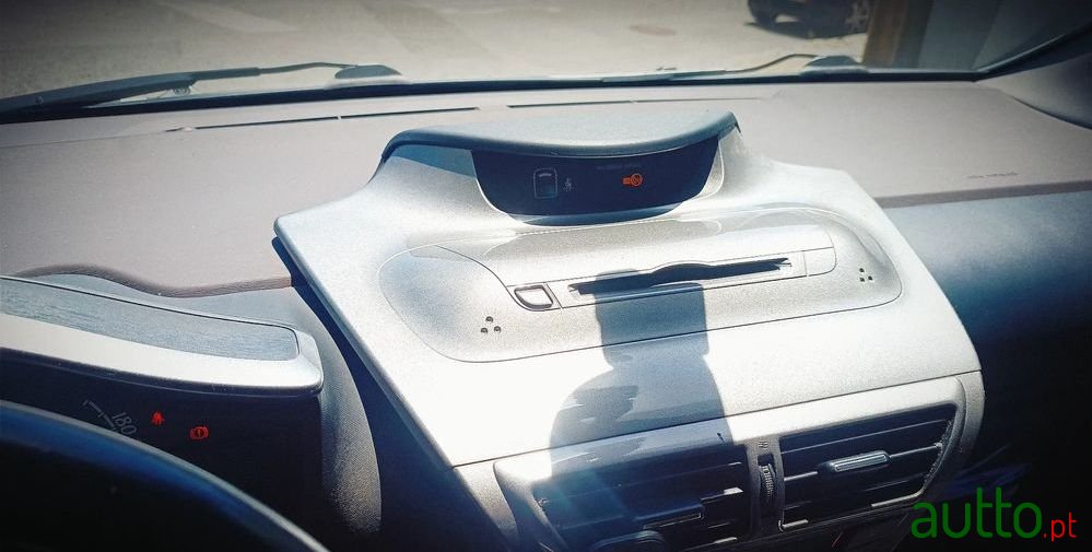 2009' Toyota iQ 1.0 Vvt-I photo #3