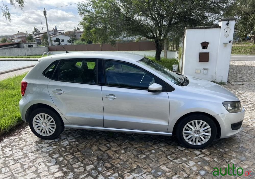 2010' Volkswagen Polo photo #5