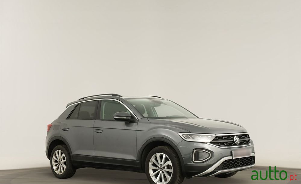 2023' Volkswagen T-Roc photo #1