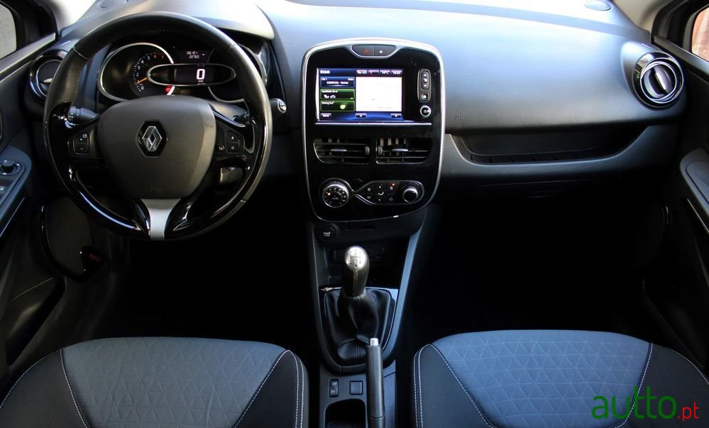 2015' Renault Clio Sport Tourer 0.9 Tce photo #5
