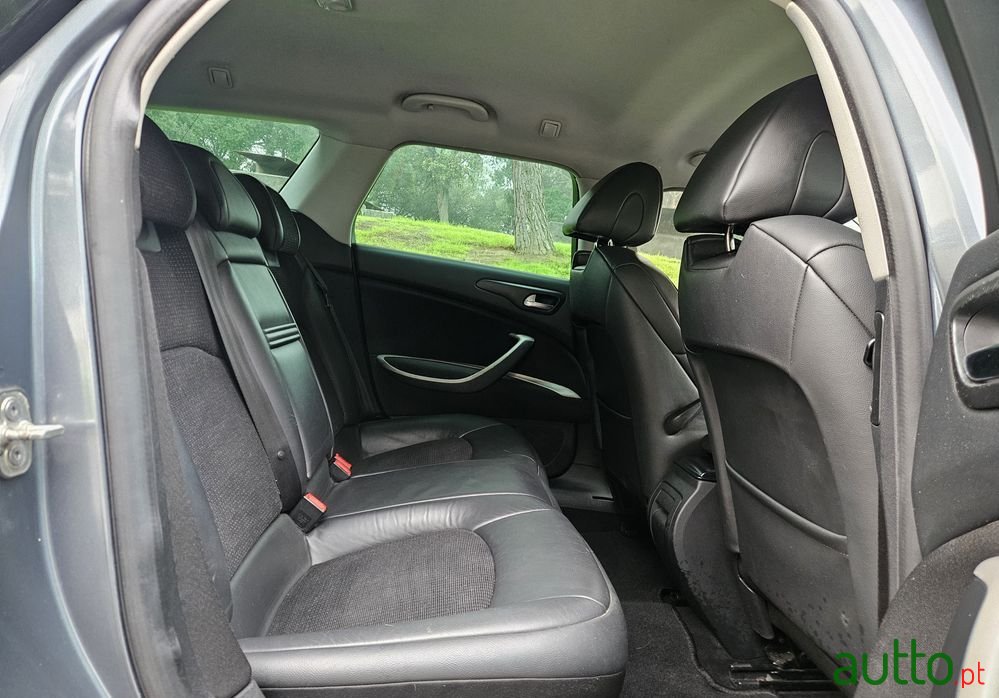 2011' Citroen C5 Tourer photo #5