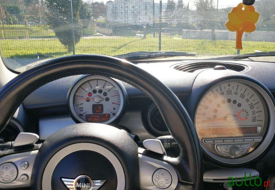 2009' MINI Cooper S Auto photo #4