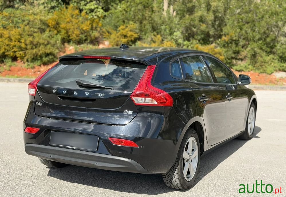 2014' Volvo V40 D2 Momentum photo #3