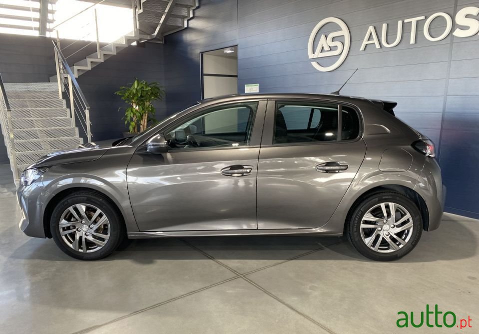 2021' Peugeot 208 photo #2