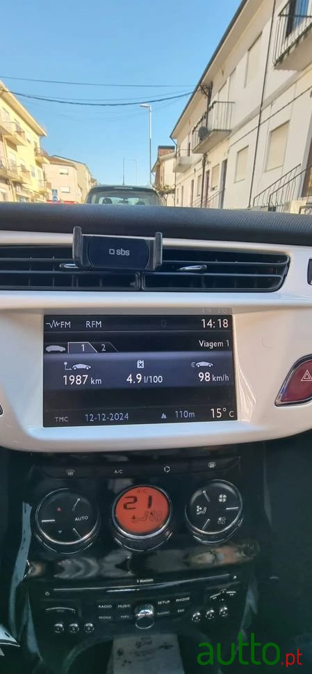 2012' Citroen DS3 photo #6