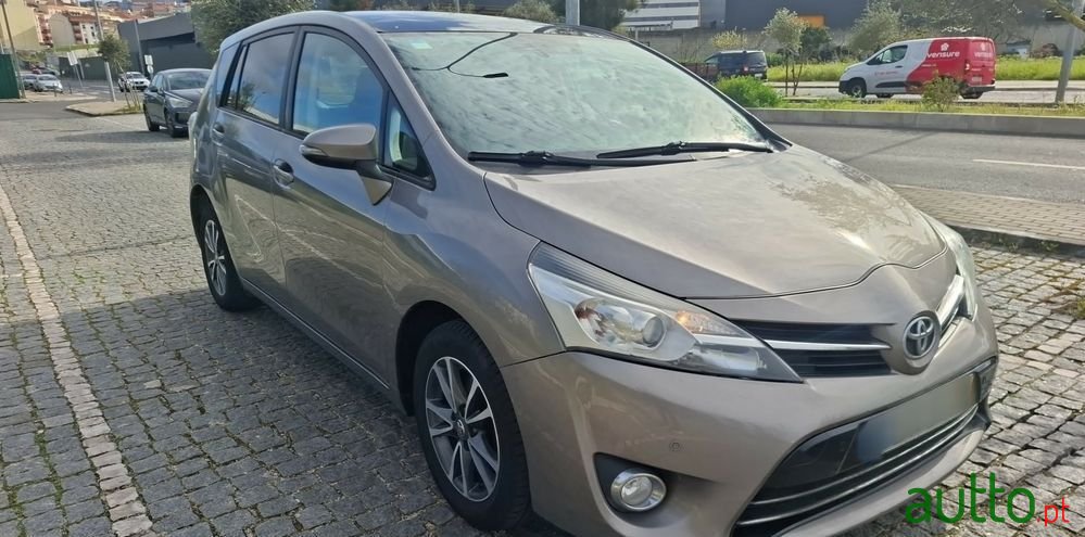 2015' Toyota Verso 1.6 D-4D Active photo #3