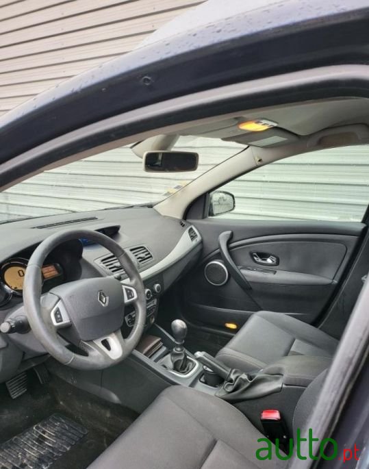 2012' Renault Megane Sport Tourer photo #4