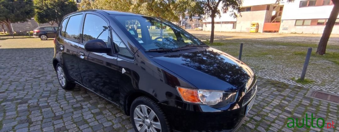 2010' Mitsubishi Colt photo #4