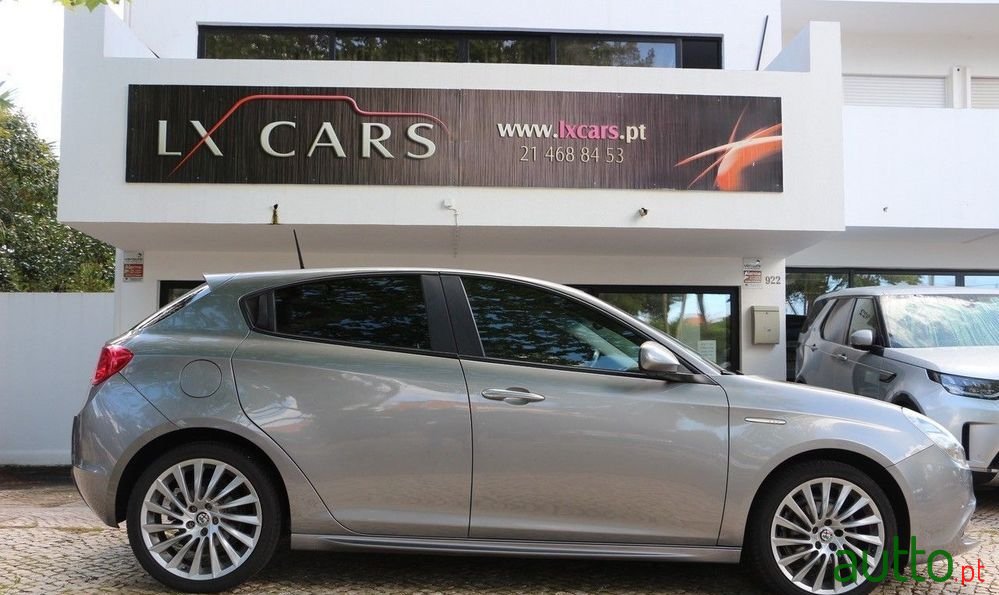 2018' Alfa Romeo Giulietta photo #3