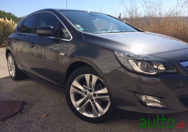 2010' Opel Astra photo #3