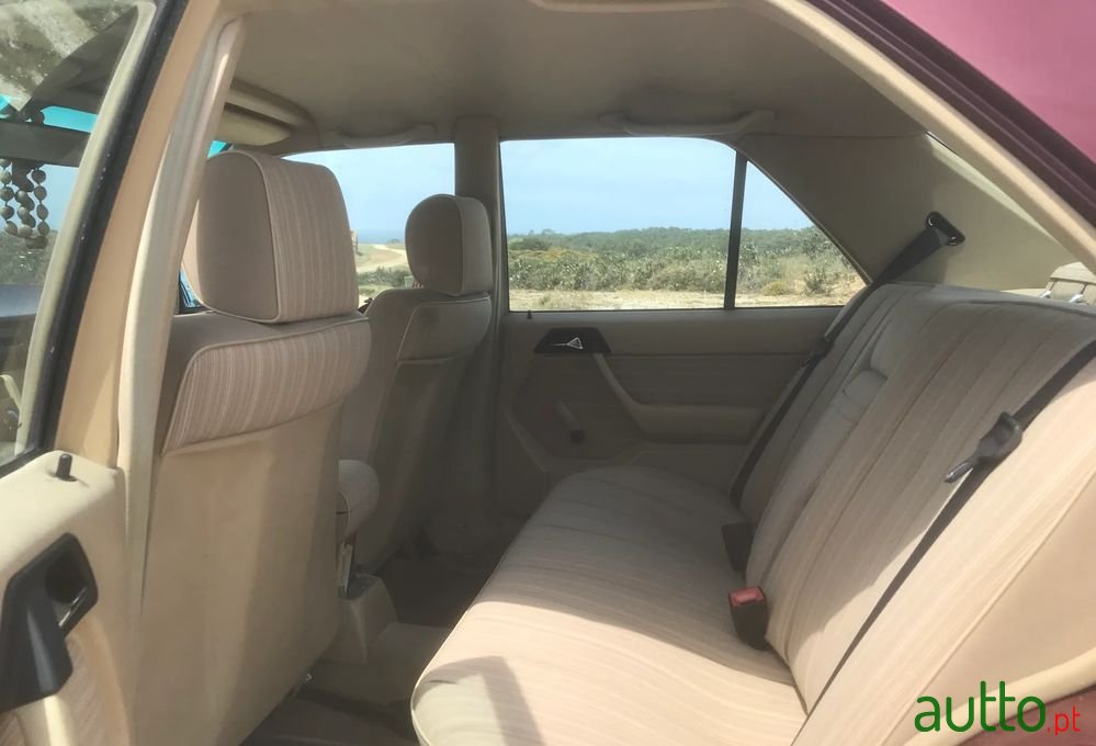 1986' Mercedes-Benz 200 Standard photo #3