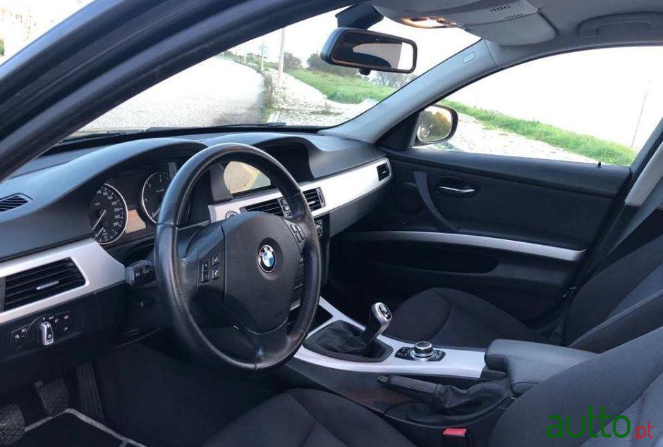 2009' BMW 318 D Nacional Gps photo #1