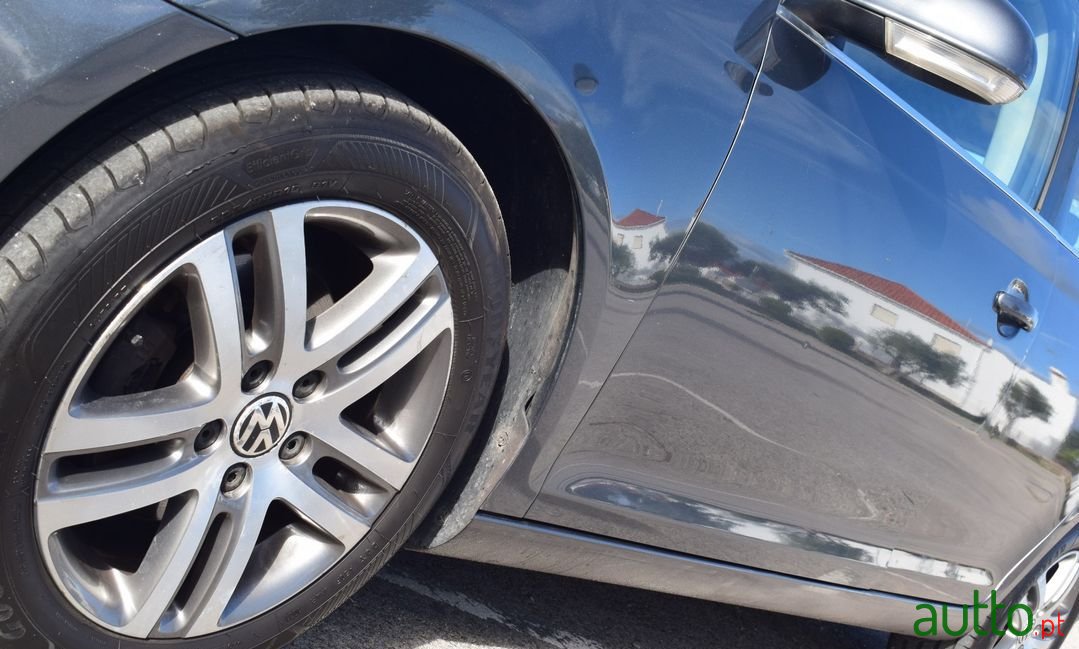 2011' Volkswagen Golf Variant photo #6