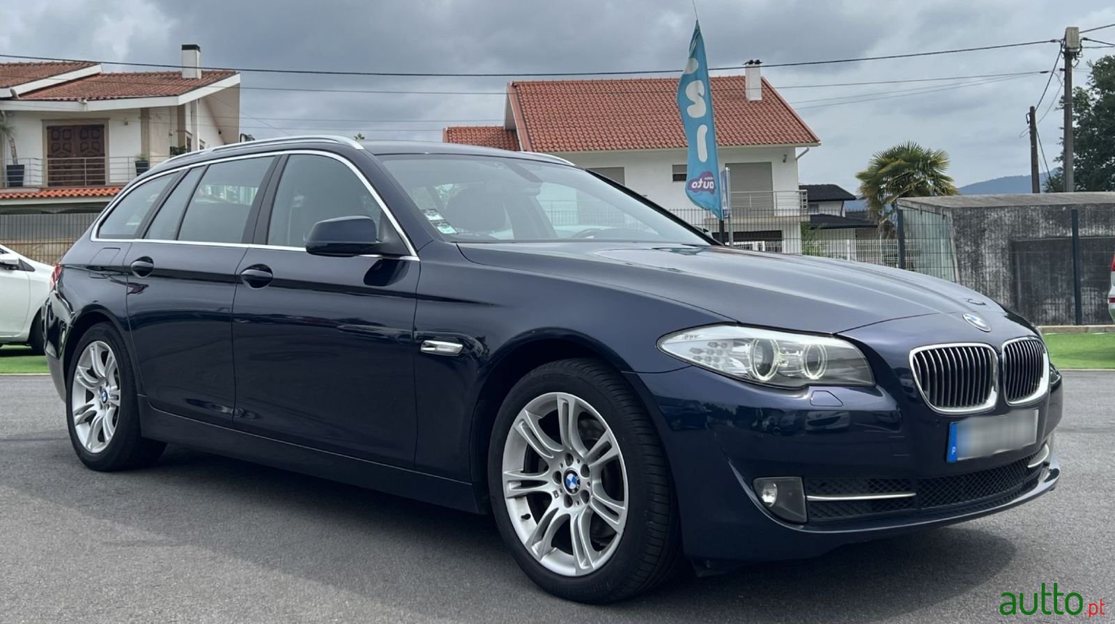 2011' BMW 520 photo #2