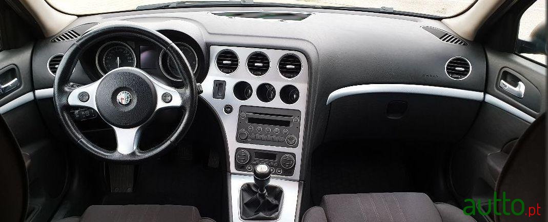 2008' Alfa Romeo 159 photo #4