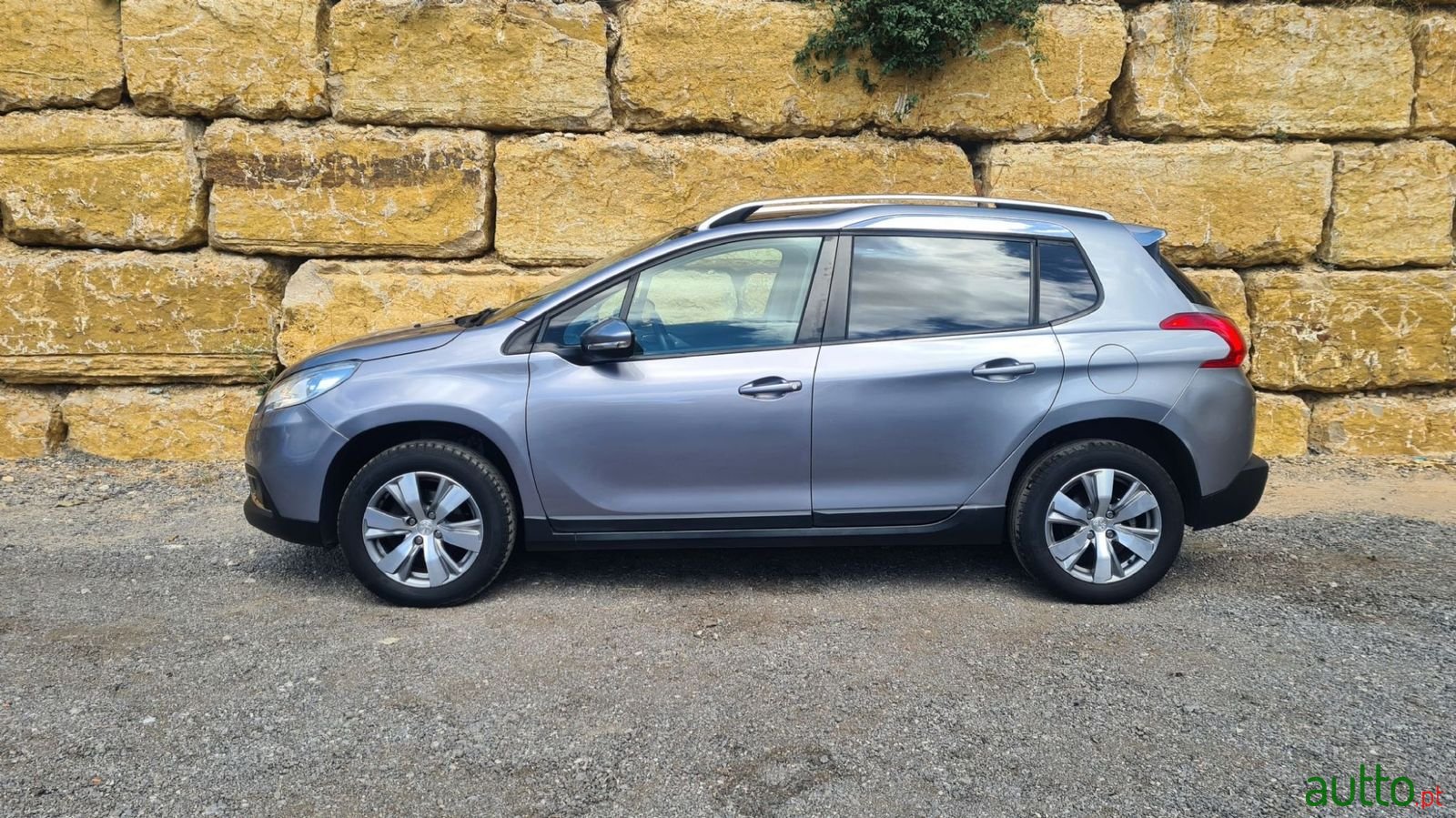 2015' Peugeot 2008 photo #3