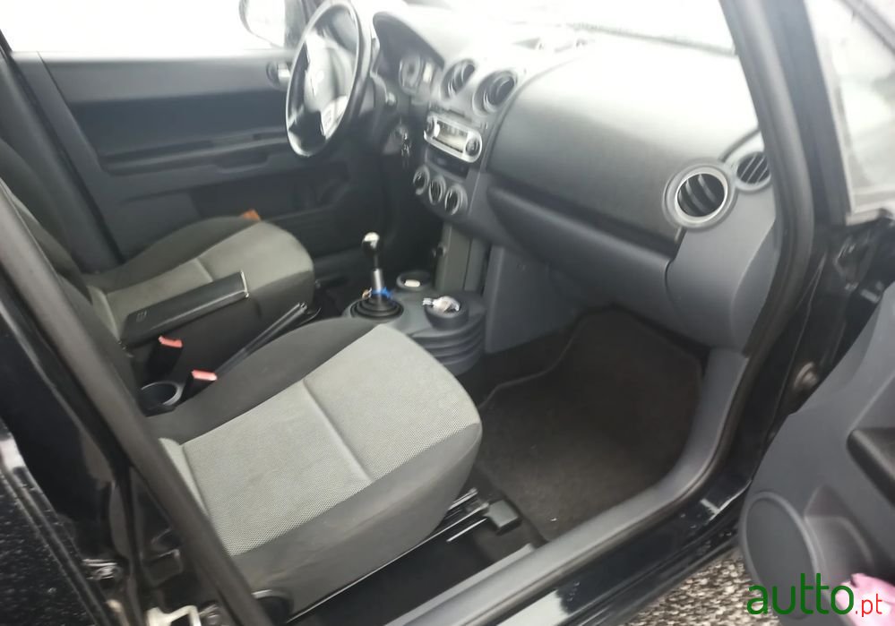 2011' Mitsubishi Colt photo #3