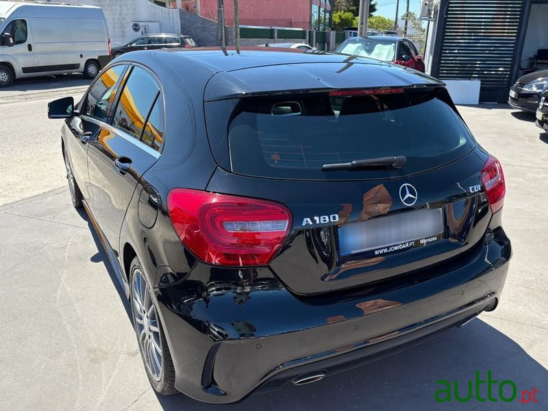 2013' Mercedes-Benz Classe A photo #4