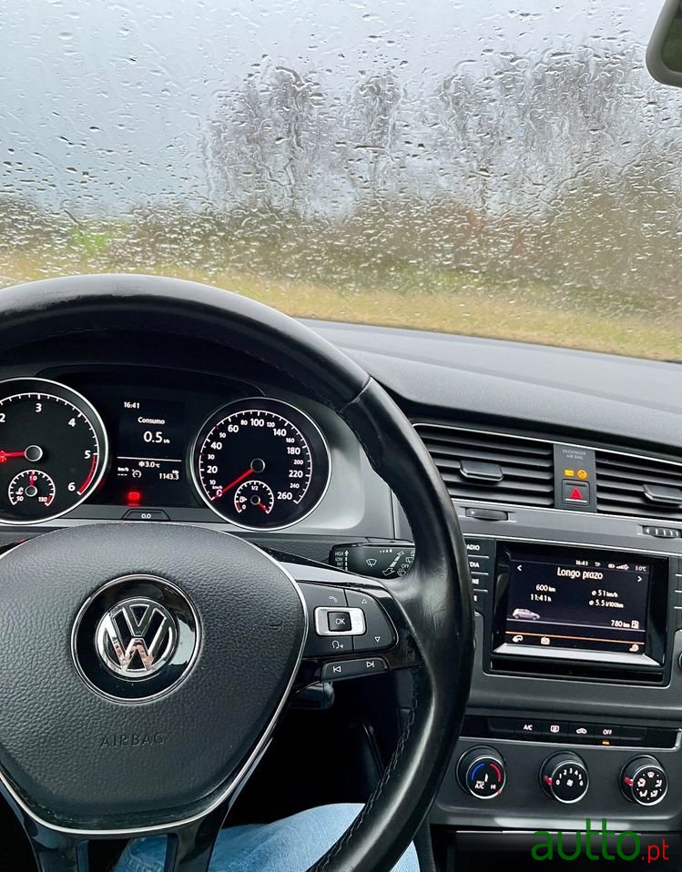 2015' Volkswagen Golf photo #6