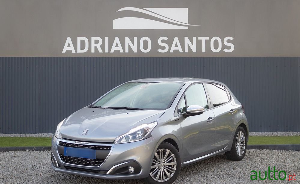 2019' Peugeot 208 1.6 Bluehdi Style photo #2