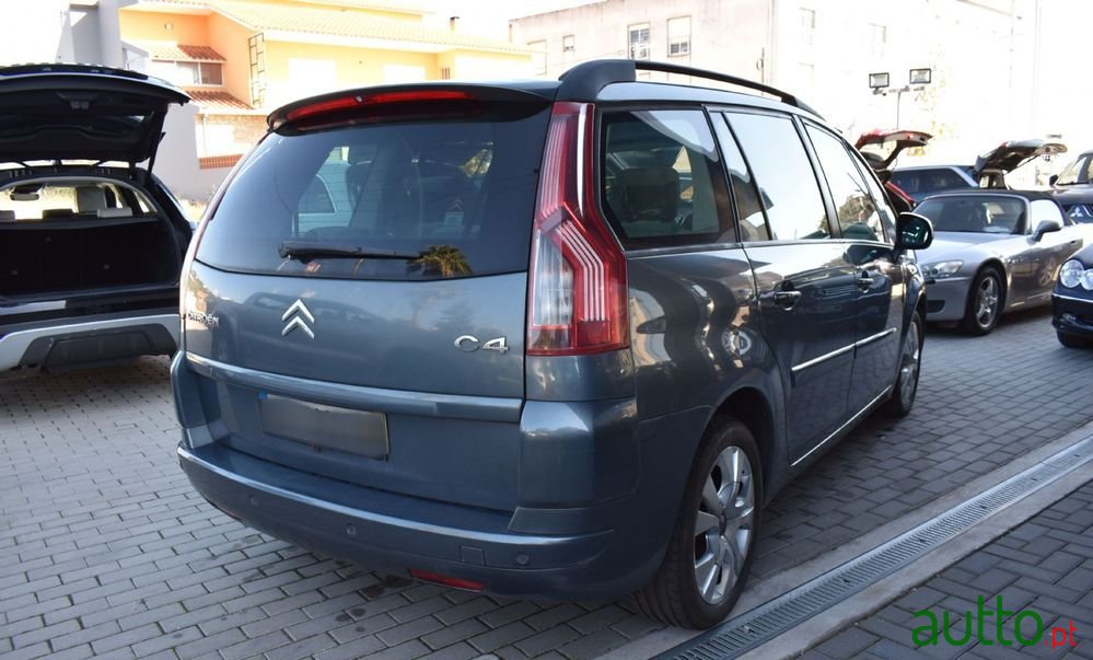 2007' Citroen C4 Grand Picasso photo #6
