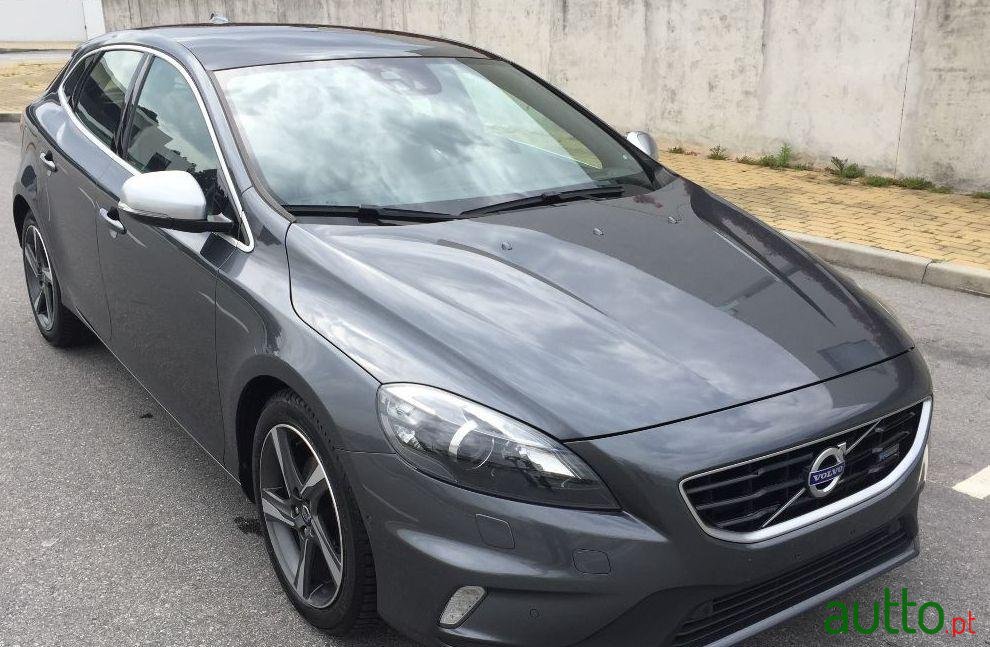 2013' Volvo V40 R-Design photo #2