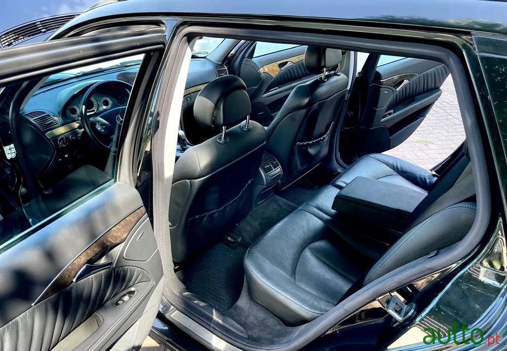 2004' Mercedes-Benz E 320 photo #6