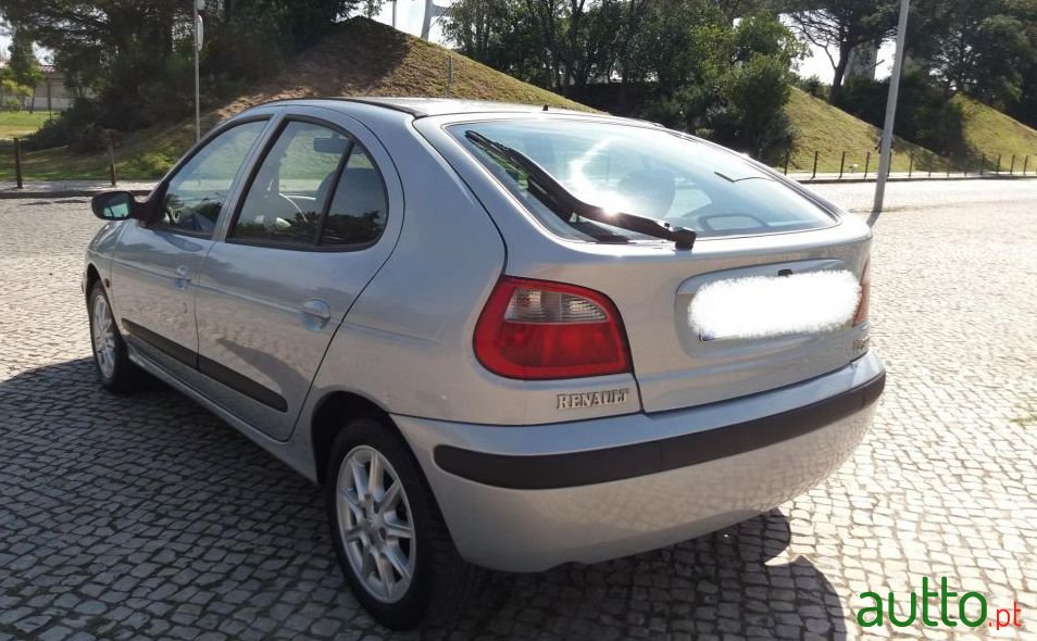 2001' Renault Megane photo #1